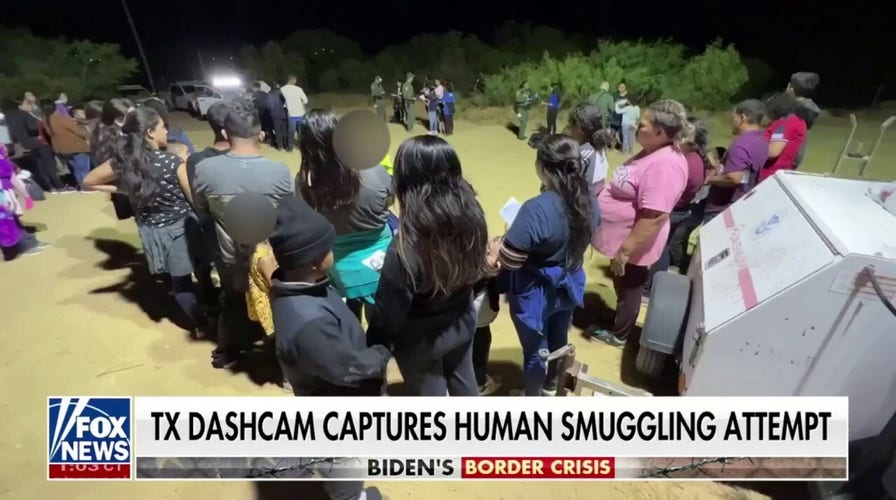 Massive group of migrants convenes at the southern border 