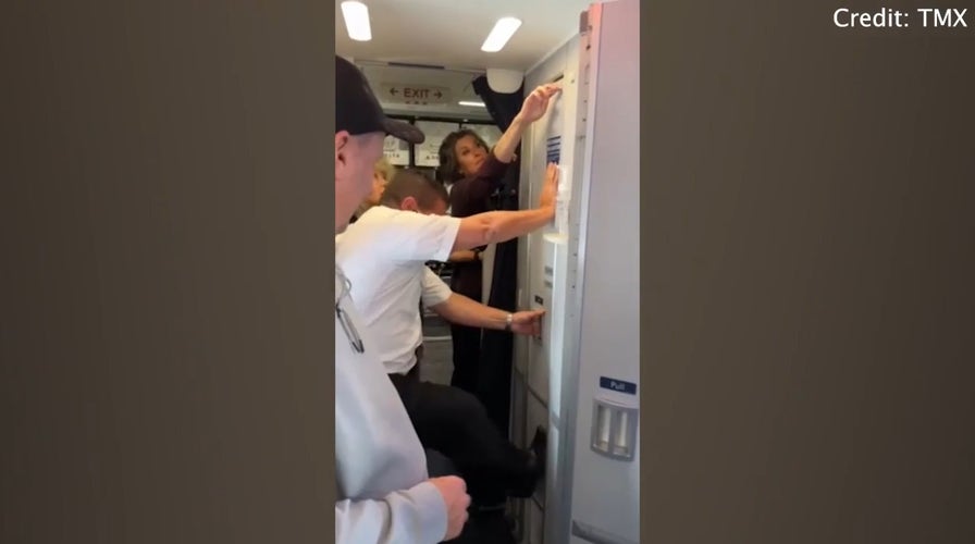 WATCH: Delta passenger gets locked in airplane bathroom for 35 minutes