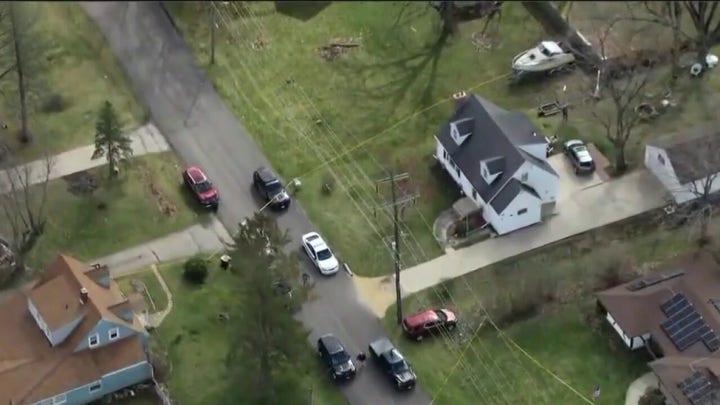 Illinois stabbing spree leaves 4 dead