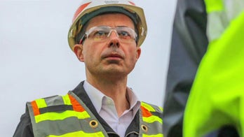 'The Five': Experts Predicts A DECADE of flight cancellations