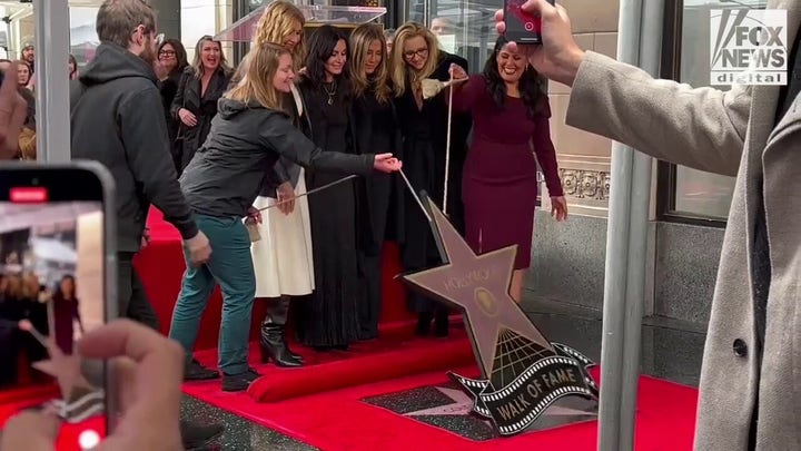 Courteney Cox sees her star on the Hollywood Walk of Fame for the first time