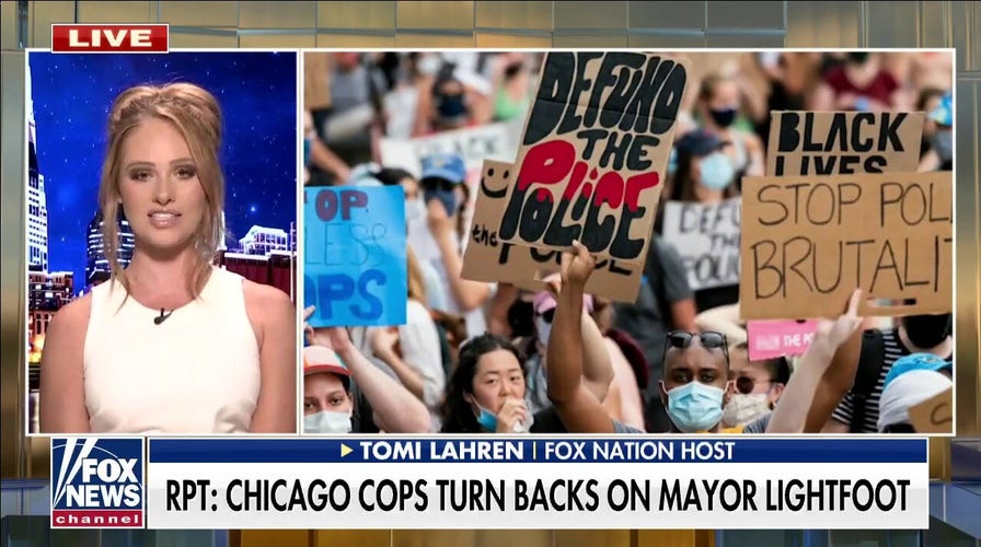 Chicago police turn backs on Mayor Lightfoot as she visits fallen officer