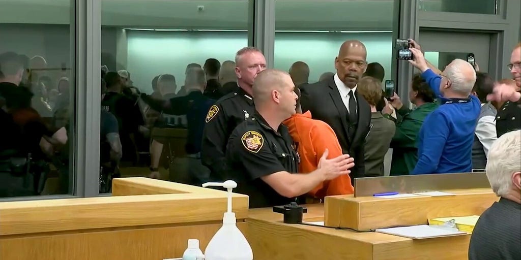 Disturbance disrupts Ohio courtroom as man accused of killing deputy attends bond hearing