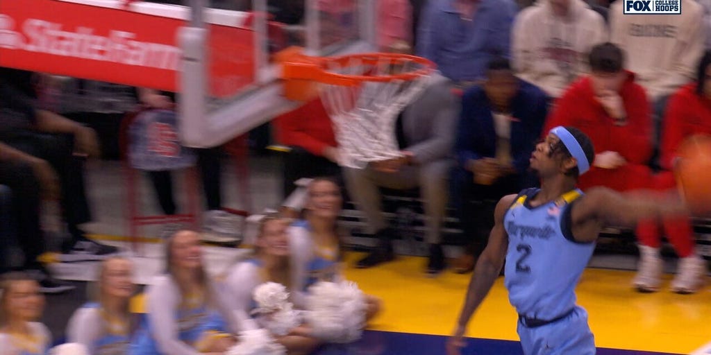 Marquette's Chase Ross gets the steal and finishes windmill slam vs. St. John's