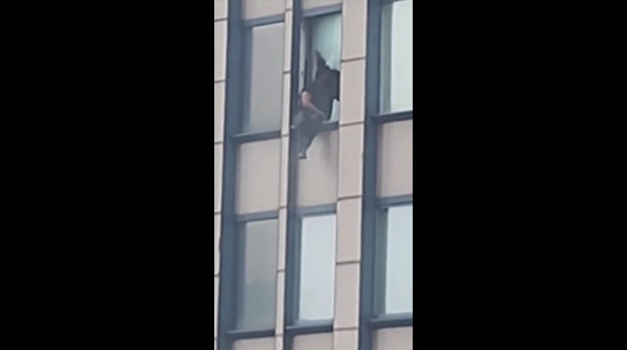 NYC con man perches on broken window of skyscraper as FBI raids apartment