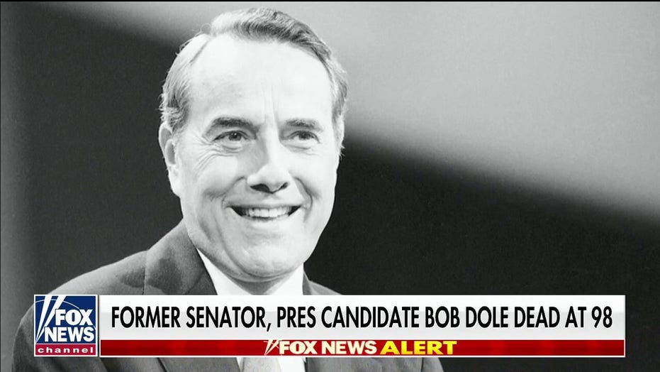L'ex Sen. Bob Dole giacerà in stato giovedì nella rotonda del Campidoglio degli Stati Uniti