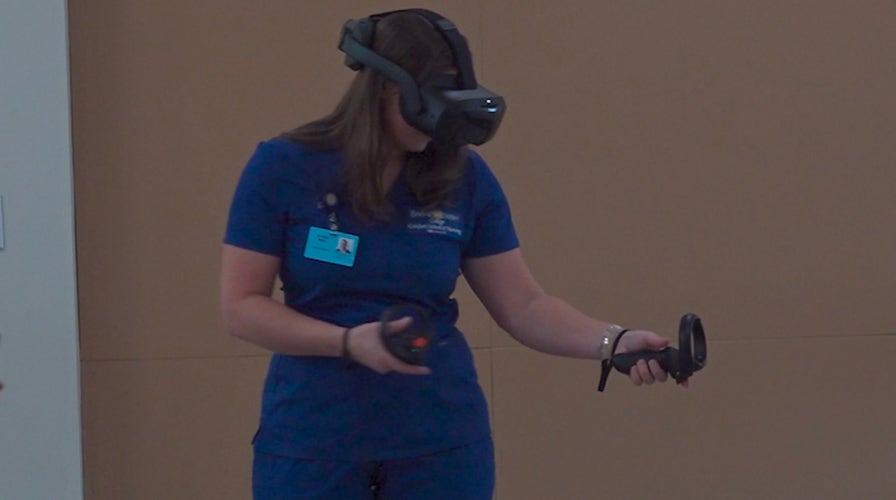Nursing students use virtual reality in training