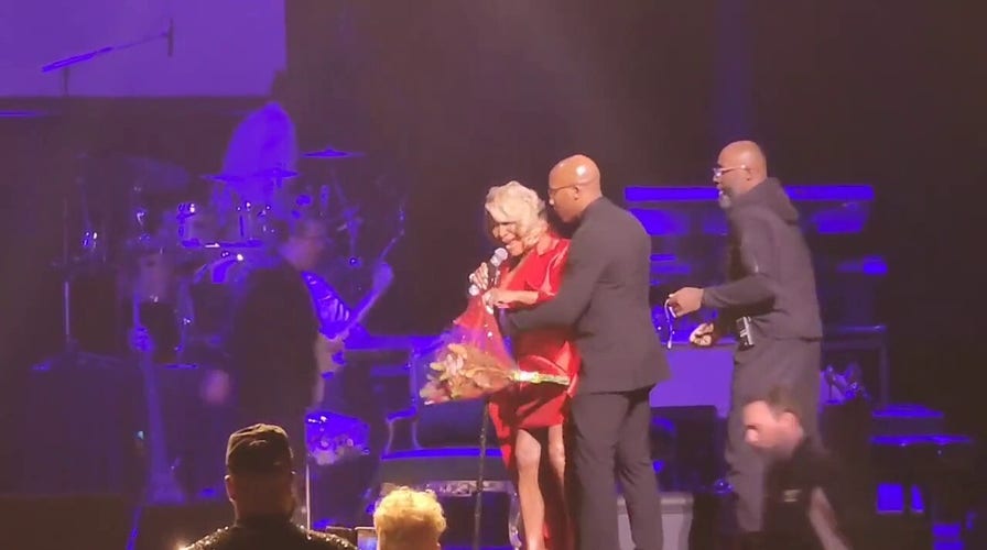 Patti LaBelle rushed off Milwaukee theater stage over apparent bomb