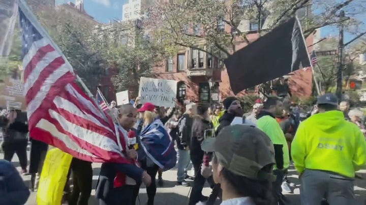 Protest outside NYC's Gracie Mansion calls out vaccine mandate