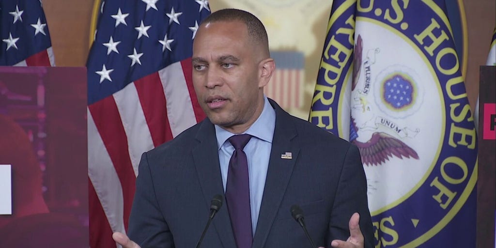 Hakeem Jeffries blames Trump for Newark Airport woes: 'They are breaking the federal government'