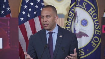 Hakeem Jeffries blames Trump for Newark Airport woes: 'They are breaking the federal government'