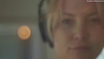 Kate Hudson sings the title track from her new album ‘Glorious’