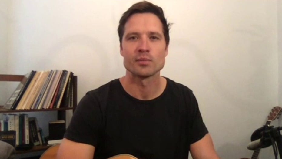 Country star Walker Hayes pays tribute to health care heroes