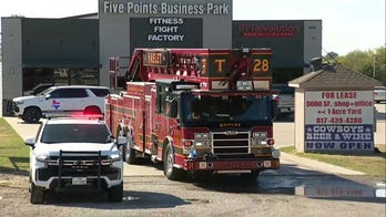 Small plane crashes in Fort Worth, Texas