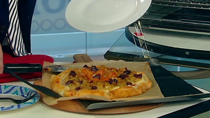 How to make Steve Doocy’s Thanksgiving ‘leftover turkey galette’