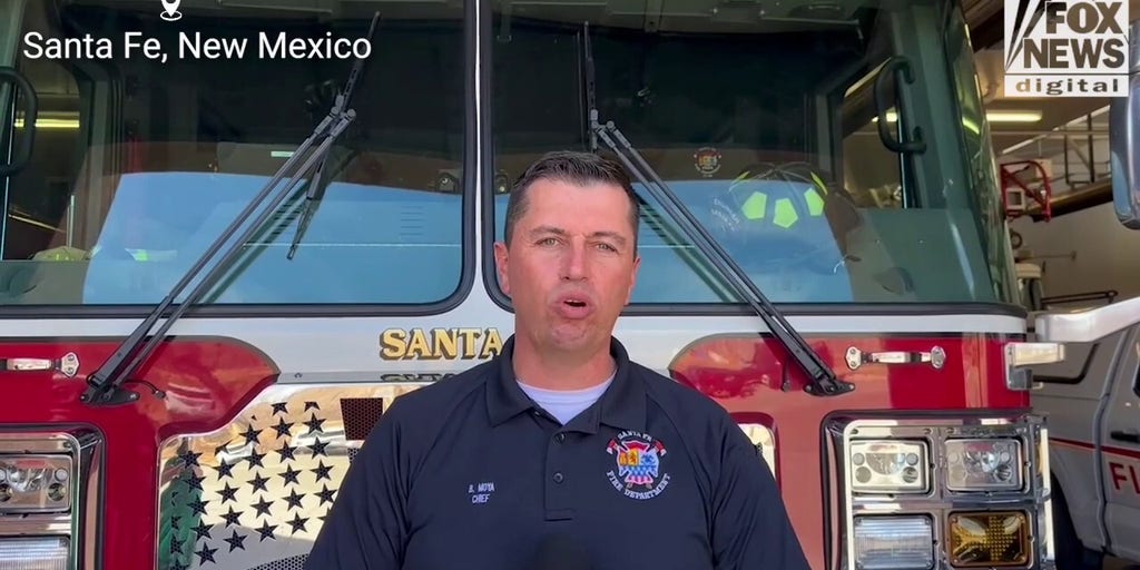 Gene Hackman and his wife's deaths 'could be a similar timeframe': fire chief