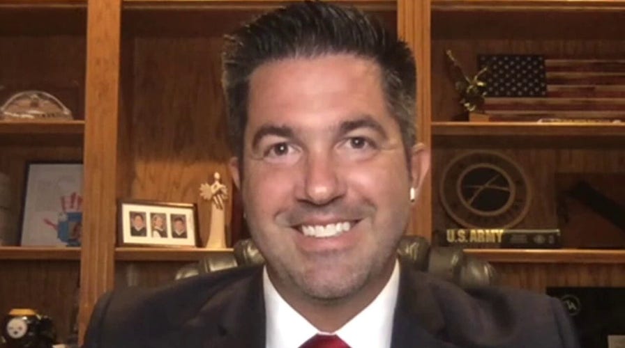 Purple Heart recipient defends Trump in wake of report he disrespected military