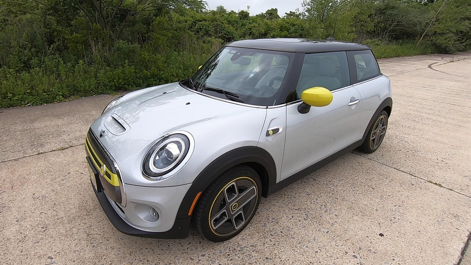 Test Drive The 2020 Mini Cooper Se Is A Quick Fun