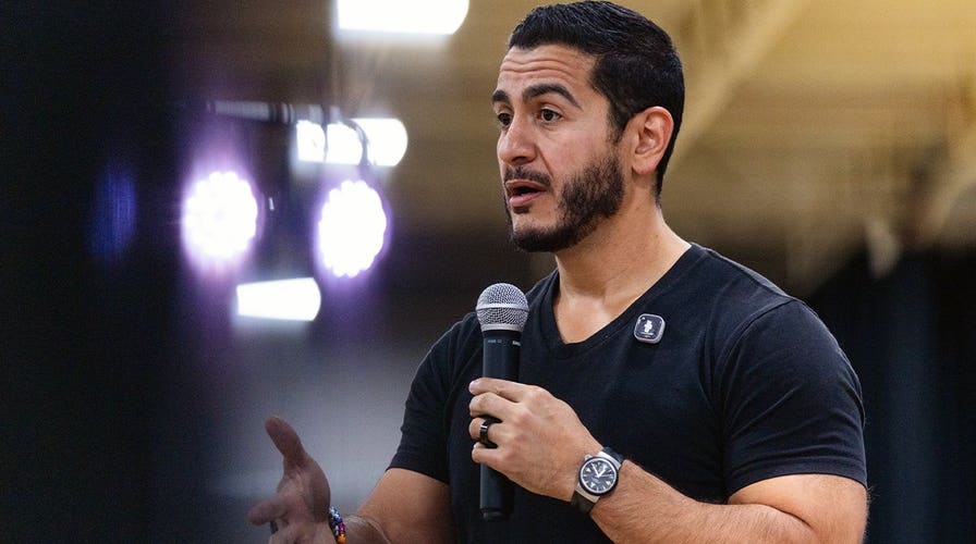 WATCH LIVE: Abdul El-Sayed hosts town hall event in Saginaw, Michigan