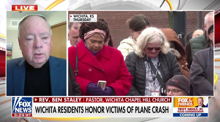 Wichita residents remember victims of DC plane crash in prayer vigil 