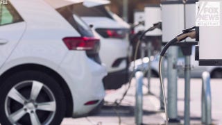 Nearly stranded EV owner says all electric push was ‘foolish,' prefers hybrids - Fox News