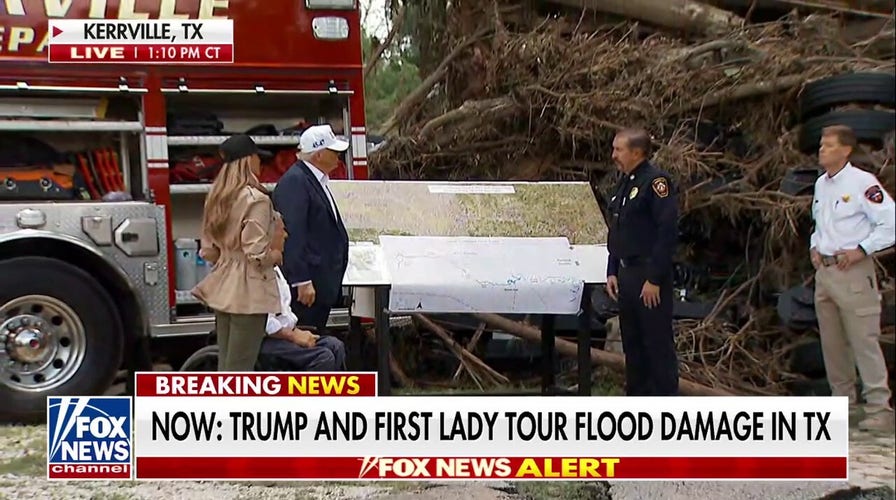  Trump, first lady tour flood damage in Texas