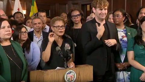 WATCH LIVE: Los Angeles Mayor Bass holds briefing on anti-ICE riots - Fox News