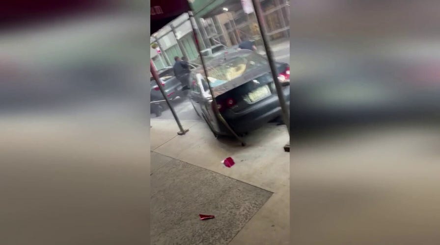 Suspect hits multiple cars while fleeing New York police officers during traffic stop