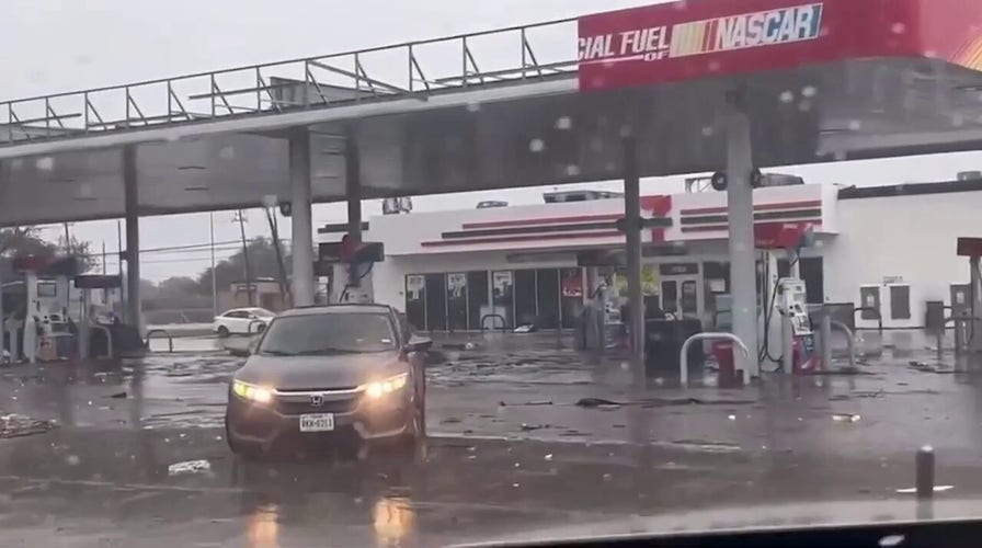 Texas tornado 'totally destroys' local gas station
