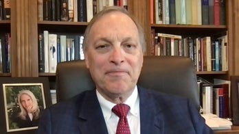 Biggs accuses DHS of 'clear violation' of law by releasing migrants into US without court dates