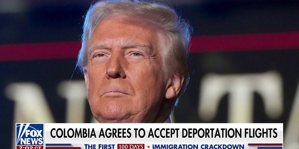 White House pauses Colombia tariffs after it reverses course on deportation flights