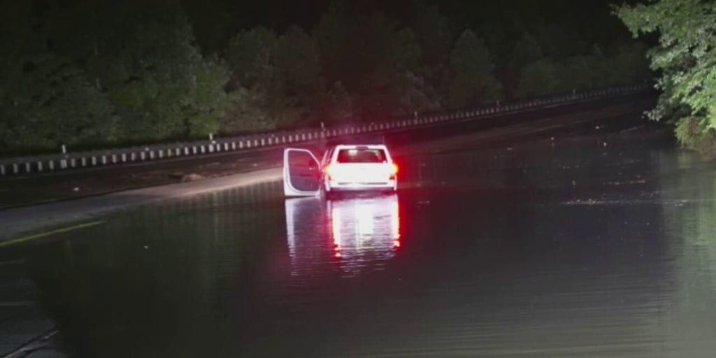 Kentucky flash flood and mudslides in Hazard leaves people stranded