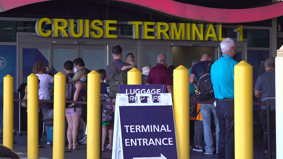 Cruise industry tries to stay afloat during omicron surge