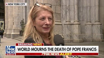 Crowds gather at St. Patrick's Cathedral to mourn Pope Francis