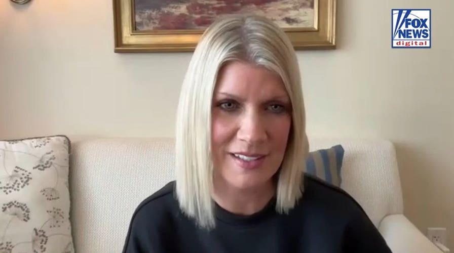 Natalie Grant paid tribute to Dolly Parton at the Dove Awards