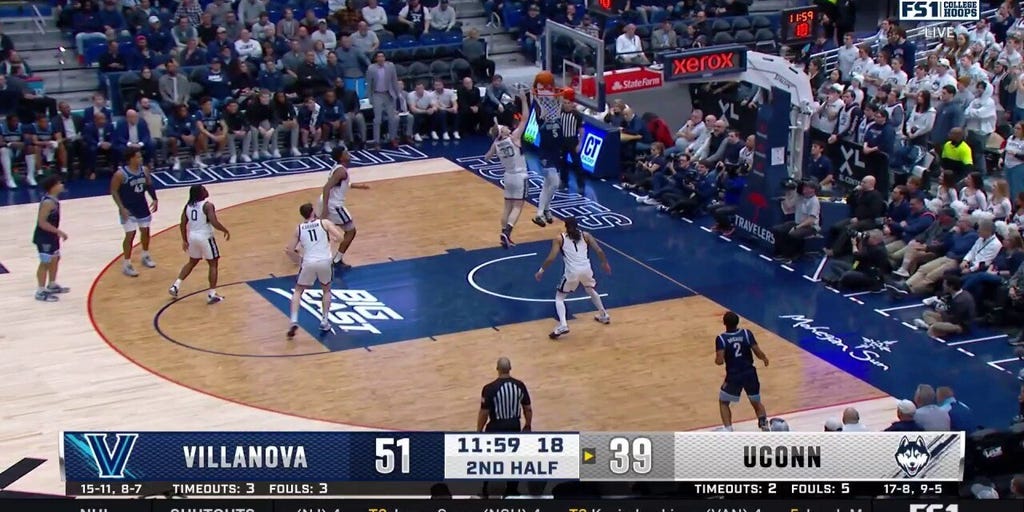 Wooga Poplar slams a dunk, extending Villanova's lead over UConn