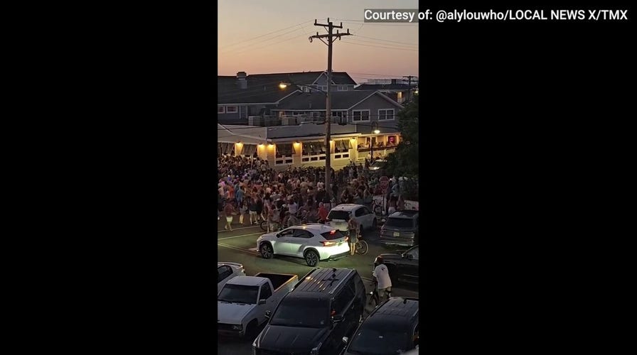 Taylor Swift fans mob New Jersey restaurant during friend's wedding weekend