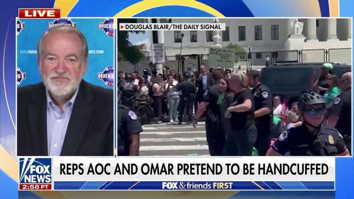 Huckabee torches AOC and Ilhan Omar for fake handcuffs stunt