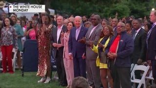 President Biden appears to freeze at White House Juneteenth concert - Fox News