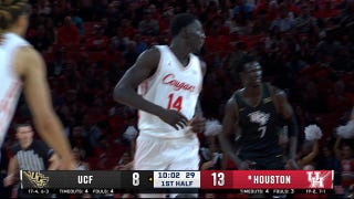 Houstons' Milos Uzan Connects With Kalifa Sakho for Alley-Oop Jam vs. UCF