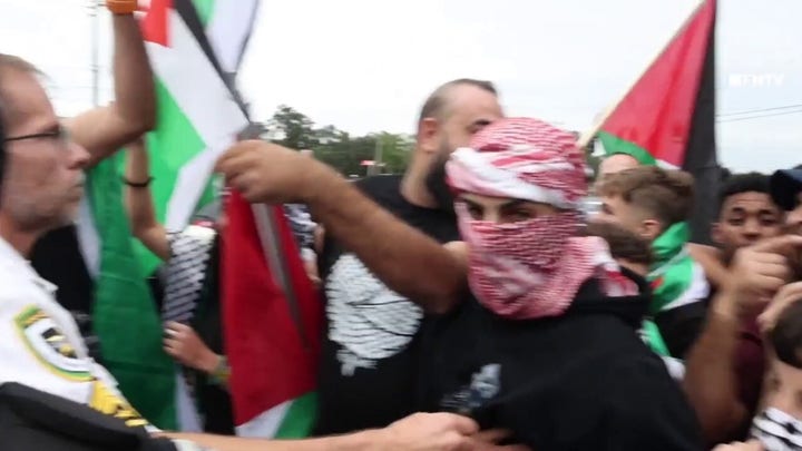 WATCH: Clashes between pro-Israel and Palestinian supporters in Florida
