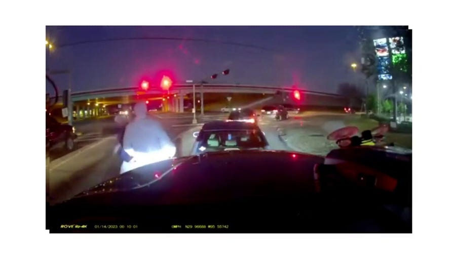 Houston Police searching for suspect who punched driver in road rage incident