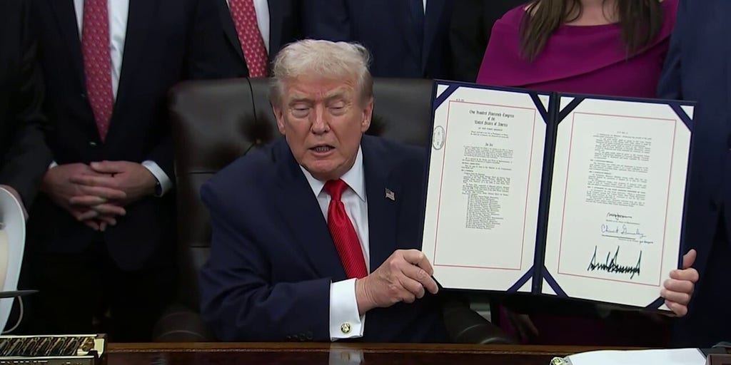 Trump honors 1980 'Miracle on Ice' USA hockey team