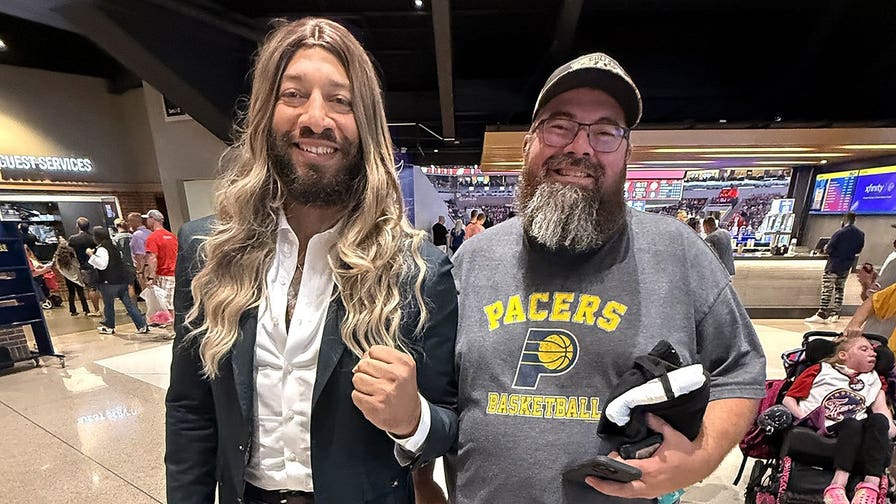 Royce White arrives at Fever game in a wig after declaring for WNBA draft