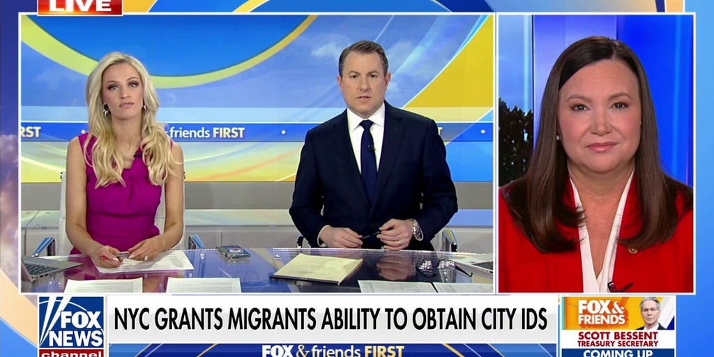 Sen. Ashley Moody slams Dems for opposing bill banning biological men from women's sports