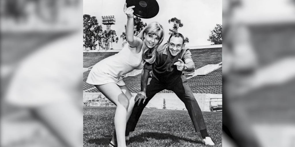 Meet the American - Episode 2: Frisbee and Beach Chair