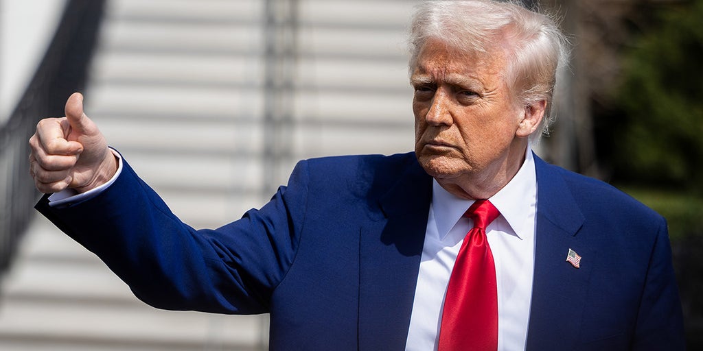 WATCH LIVE: Trump returning to Washington DC after a trip to Florida