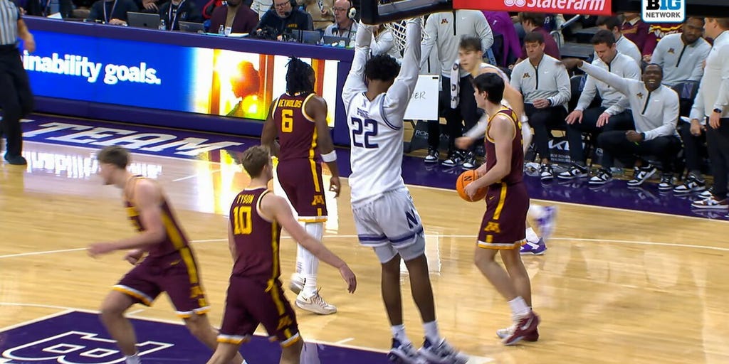 Northwestern's Nick Martinelli lobs it to Arrinten Page for STRONG alley oop vs. Minnesota