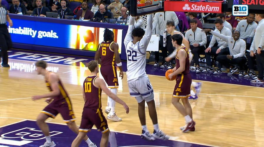 Northwestern's Nick Martinelli lobs it to Arrinten Page for STRONG alley oop vs. Minnesota 