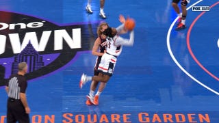 UConn's Malachi Smith banks in RIDICULOUS 3-pointer vs. Illinois